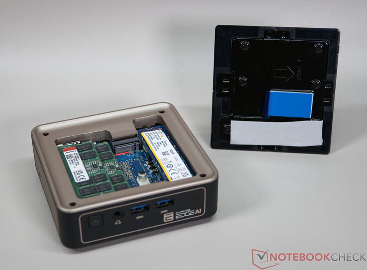 Sapphire Edge AI con piano aperto