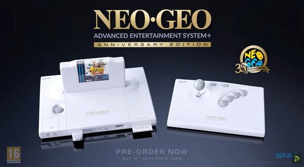 Il NeoGeo AES+ Anniversary Edition è bianco e viene fornito con un Arcade Stick wireless.