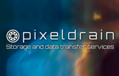 Il logo del sito web è circondato da un'impressione artistica dello spazio (Fonte immagine: PixelDrain - modificato)