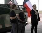 Elon Musk annuncia la raffineria di litio Tesla accanto al Cybertruck (immagine: Tesla)