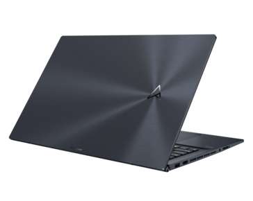 Asus Zenbook Pro 17 UM6702 - A sinistra. (Fonte immagine: Asus)