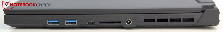 A destra: 2x USB-A 3.0, USB-C 3.0, lettore SD, alimentazione