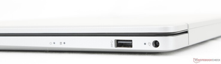 A destra: USB-A (5 Gbps), adattatore AC