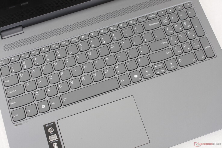Nessuna modifica sostanziale al feedback o alla sensazione della tastiera rispetto ad altri modelli IdeaPad. dimensioni del clickpad 12 x 7,5 cm