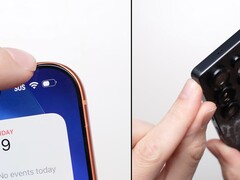 iPhone 17 Pro Max (a sinistra) e Galaxy S25 Ultra (a destra) dopo un test di caduta da 1 metro. (Fonte immagine: PhoneBuff su YouTube, screenshot)