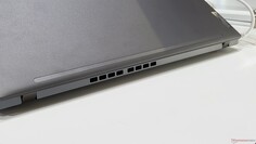 ThinkPad X serie 2023: Uscita della ventola sul retro