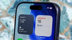 I prossimi flagship Android potrebbero ricevere un obiettivo frontale simile alla fotocamera Center Stage da 18 MP di Apple- con una risoluzione molto più elevata.
