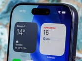 I prossimi flagship Android potrebbero ricevere un obiettivo frontale simile alla fotocamera Center Stage da 18 MP di Apple- con una risoluzione molto più elevata.