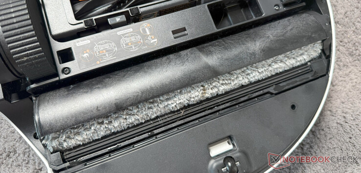 La protezione del rullo AutoSeal copre il rullo tergicristallo AquaRoll durante la pulizia dei tappeti