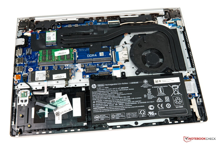 L'HP ProBook 455 G7 senza pannello inferiore