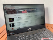 Utilizzo dell'ASUS ROG Strix Scar II GL704GW all'esterno