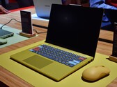 Il Lenovo IdeaPad Vibe 14 nella versione «Spicy Gold» con tasti personalizzati.
