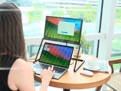 LiftVue può essere posizionato sopra lo schermo di un computer portatile grazie a un ingegnoso supporto.