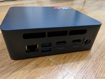 Posteriore: Gigabit RJ-45, 2x USB-A, 2x HDMI (4k60), adattatore AC