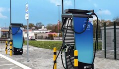 Due caricatori pubblici per veicoli elettrici nel Regno Unito (Fonte: Mer UK)