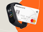 La Mi Band 6 NFC è sul punto di un rilascio più ampio, Mi Band 4 nella foto. (Fonte immagine: Xiaomi) 