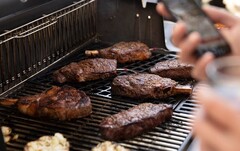 La griglia intelligente Genesis ti aiuterà a cucinare, con la capacità di notificarti tramite un'app quando il tuo cibo è pronto da servire. (Fonte: Weber)