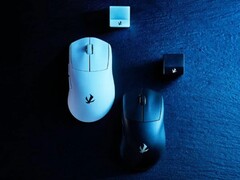 Mouse da gioco Elecom VM800 in bianco e nero con i rispettivi ricevitori. (Fonte: Elecom)