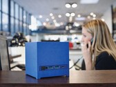 Il nuovo mini PC Kubb Essential di Bleujour è disponibile in una varietà di colori divertenti.