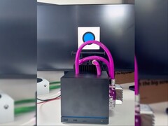 Steam Machine modificata con componenti di raffreddamento ad acqua.