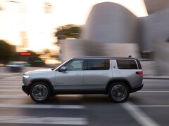 Un'immagine della Rivian R1S del 2027