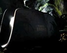 L’immagine in grigio mostra la base di ricarica per l’8BitDo Pro 3 edizione Tomb Raider.