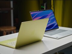 L’Apple MacBook Neo pesa 2,7 libbre (1,23 kg), mentre il Lenovo IdeaPad Slim 5x pesa 3,3 libbre (1,48 kg).