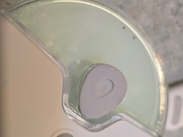 Il livello della soluzione detergente è chiaramente visibile