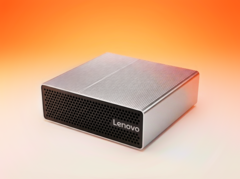 Il Lenovo SFF RTX Spark ha una finitura minimale a doppia tonalità.