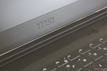 Il logo MSI è sobrio e ancora più difficile da vedere in contrasto con il suo aspetto argento lucido sulla serie MSI G.