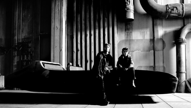 Ryan Gosling a sinistra e Flynn Gray a destra su un landspeeder. (Fonte immagine: Ed Miller)