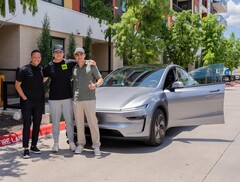 Questa Tesla Model Y è il primo veicolo in assoluto ad essere consegnato in modo autonomo (Fonte: Tesla)