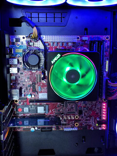 sistema di test AMD Ryzen 7000 a 6C/12T con SSD PCIe Gen5 con controller Phison E26. (Fonte: Tom&#039;s Hardware)
