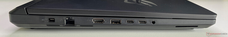 A sinistra: alimentazione, Ethernet (2,5 GBit/s), HDMI 2.1 FRL, USB-A 3.2 Gen 2 (10 GBit/s), 2x USB-C 4.0 con Thunderbolt 5 (120 GBit/s, DisplayPort, Power Delivery), audio 3,5 mm