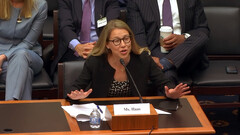 L&#039;amministratore delegato di Coinbase Alesia Haas testimonia davanti al Congresso (immagine: Finance Committee/YouTube)