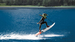 L&#039;e-surfboard Cyrusher Thunders ha un motore da 10 kW di potenza di picco. (Fonte: Cyrusher)