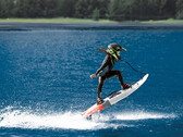 L'e-surfboard Cyrusher Thunders ha un motore da 10 kW di potenza di picco. (Fonte: Cyrusher)