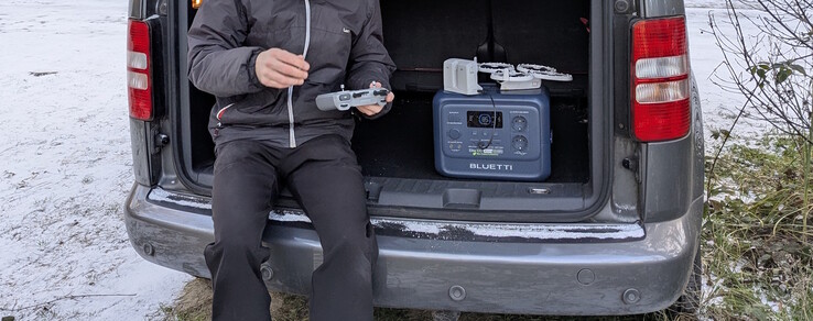 Ricarica delle batterie del drone in movimento