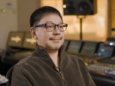 Hitoshi Sakimoto al suo banco di missaggio presso Basiscape, lo studio da lui fondato nel 2002.