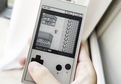 La terza stagione di “The Paper Boy” emula i giochi per Game Boy su un touchscreen E Ink.