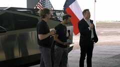 Elon Musk ha guidato un Cybertruck per l&#039;annuncio della raffineria di litio di Tesla (immagine: Tesla)
