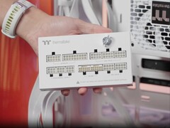 Il modulo Dock dell'alimentatore Thermaltake Dockpower FI.