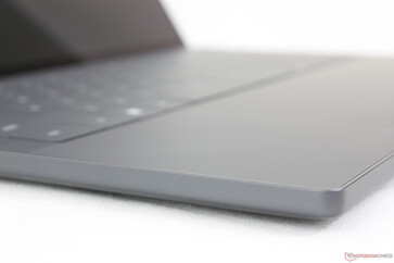 Il bordo anteriore non è più affusolato, per un aspetto più squadrato e rigido