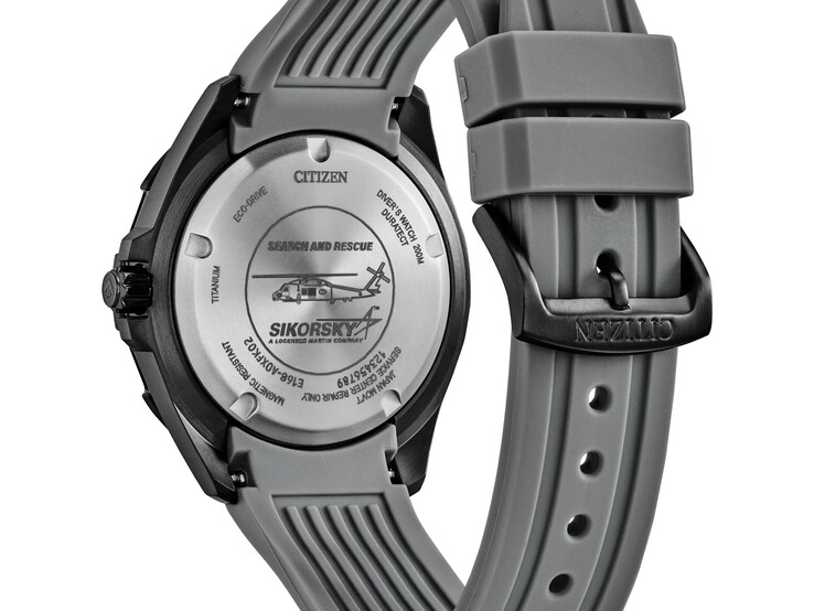 Il fondello dell’orologio Citizen Seahawk raffigura l’elicottero MH-60R insieme alla scritta «SEARCH AND RESCUE»