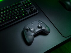 Il controller wireless per PC Razer Wolverine V3 Pro 8K mostrato sul desktop (Fonte: Razer PR)