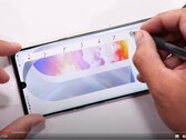 LG Velvet sotto le grinfie di JerryRigEverything; torturato anche il Dual Screen