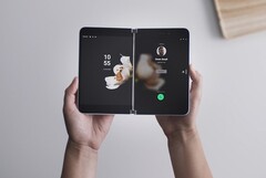 L'iPhone pieghevole seguirà il design di Surface Duo (Image Source: Microsoft)