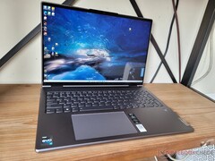 Lenovo Yoga 7i 16 IAP7 ora in vendita con grafica Intel Arc A370M a 1400 dollari