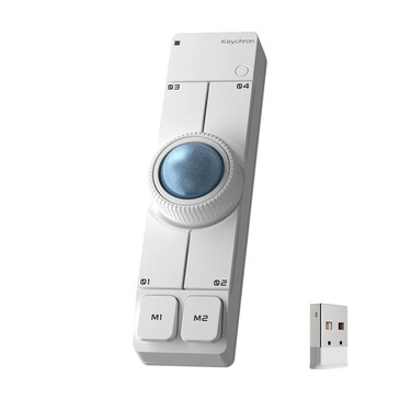 Mouse trackball wireless Keychron Nape Pro di colore bianco, corredato da un dongle USB di tipo A