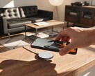Il caricabatterie wireless Moto Snap eroga 25 W ai dispositivi compatibili con lo standard Qi 2.2 e 30 W ai telefoni Motorola che utilizzano il protocollo proprietario dell’azienda.